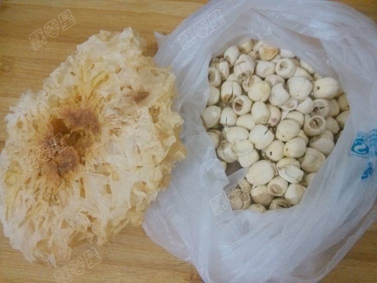 枇杷莲子银耳羹步骤2