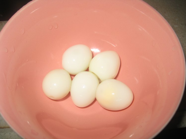 鹌鹑蛋白果糖水步骤2