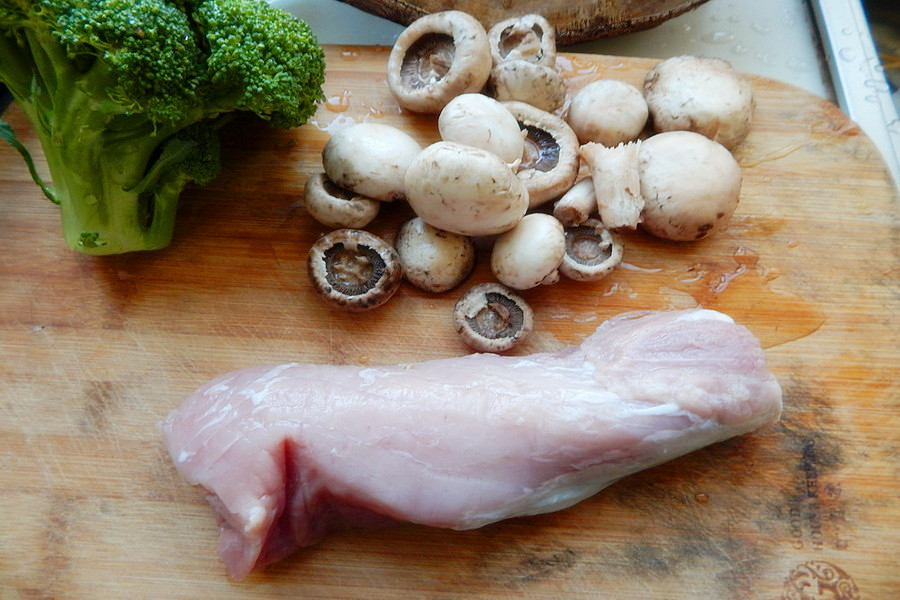 香菇猪肉披萨步骤1