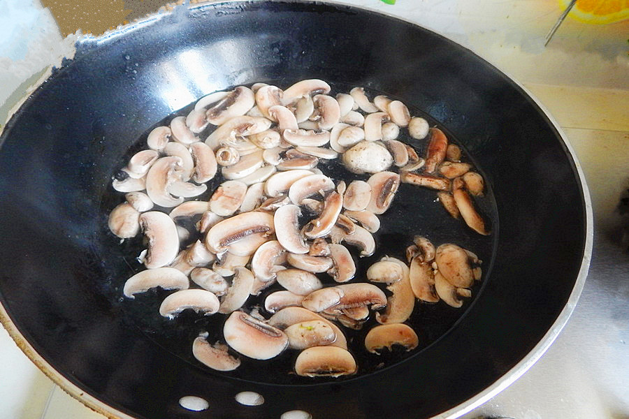 香菇猪肉披萨步骤5