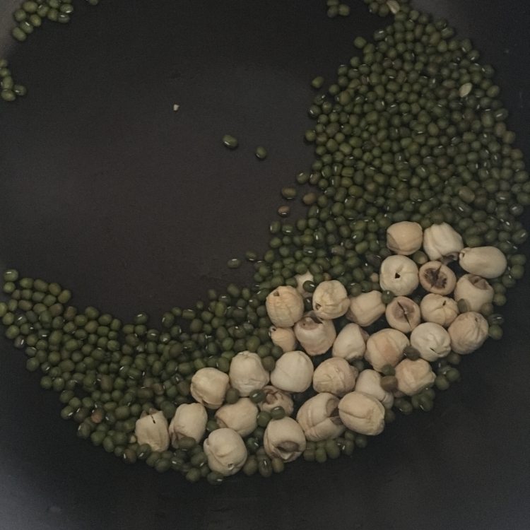 绿豆莲子汤步骤1