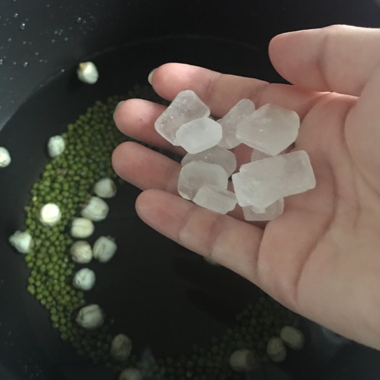 绿豆莲子汤步骤4