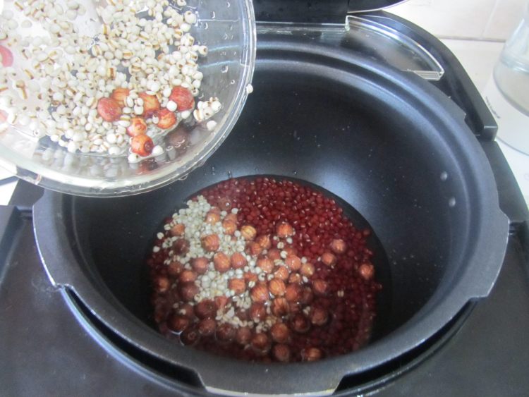 红豆薏米莲子羹步骤3