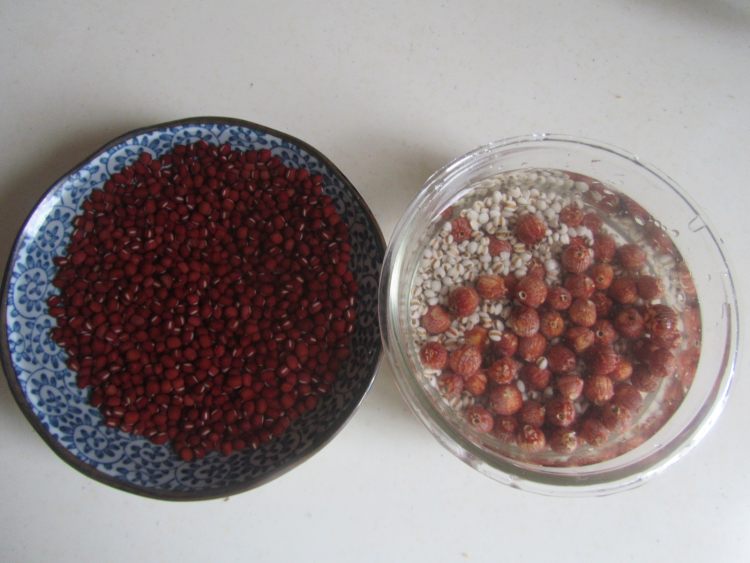红豆薏米莲子羹步骤2