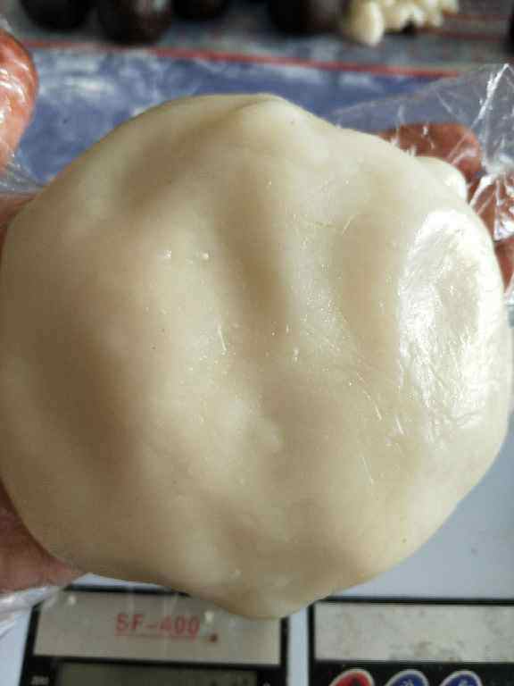 馅中馅蛋黄酥步骤3