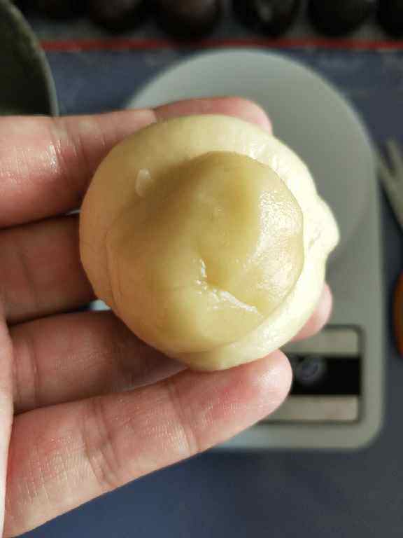 馅中馅蛋黄酥步骤8