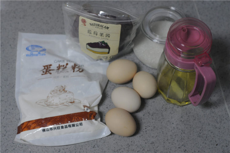 蓝莓千叶纹蛋糕片步骤1