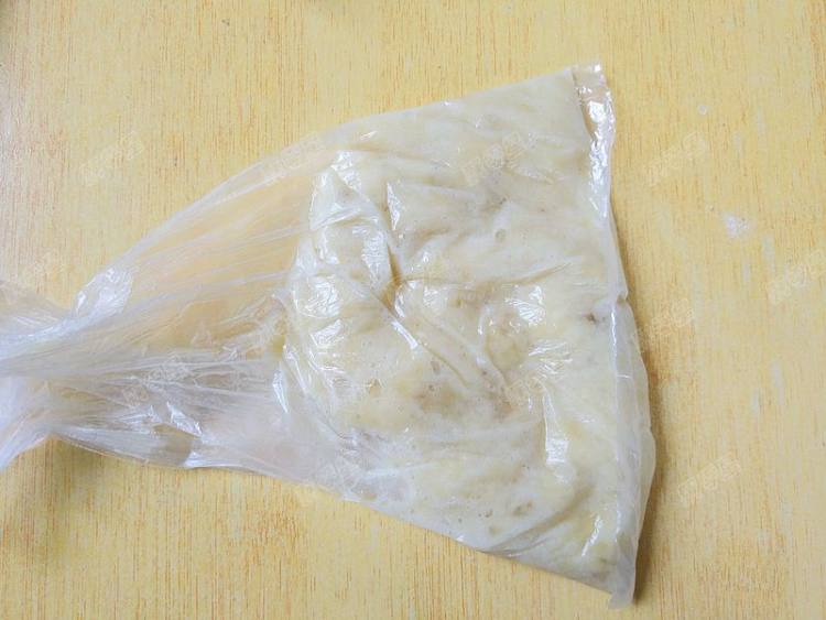 香蕉红枣核桃玛芬步骤2