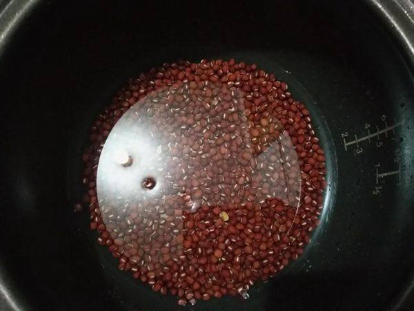 红豆蓉馅步骤1