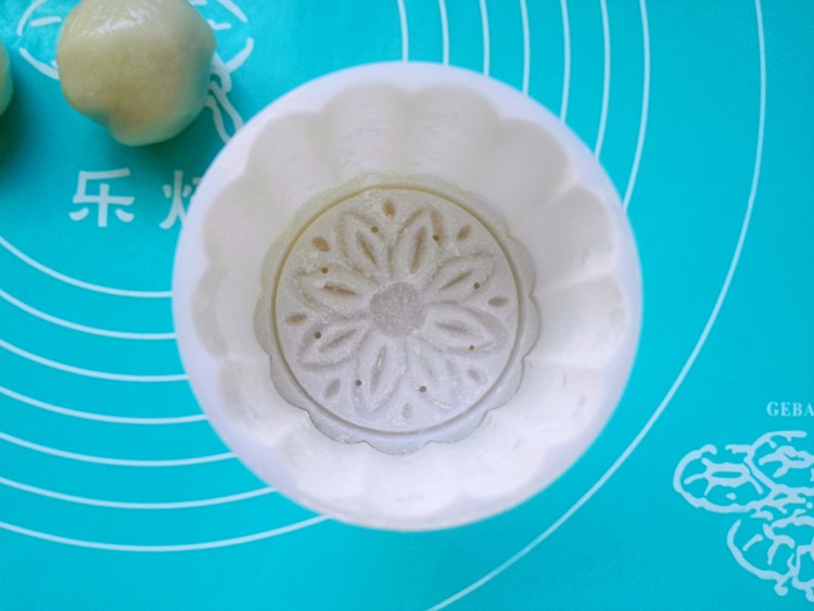 紫薯馅冰皮月饼步骤17