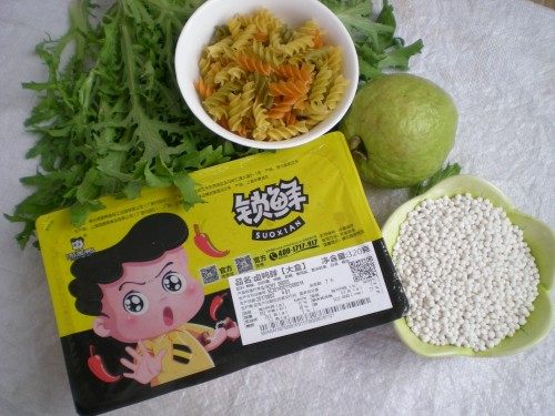 酱鸭脖蔬菜西米露步骤1