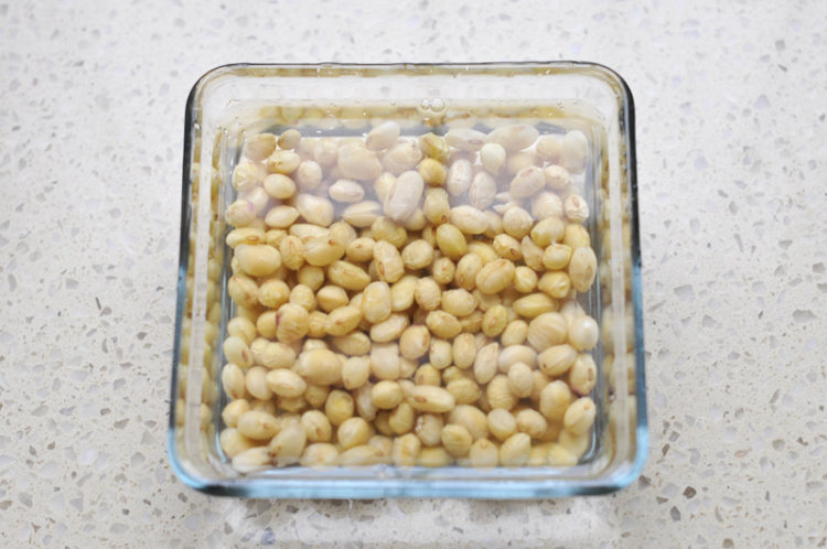 蓝莓香蕉燕麦豆乳步骤2