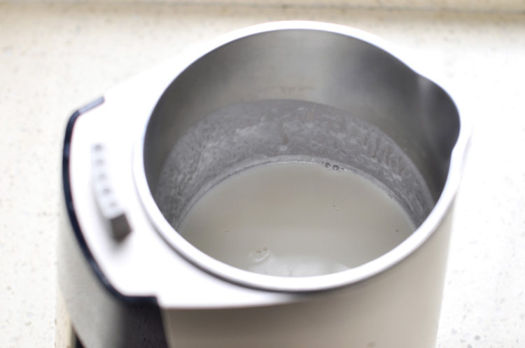 蓝莓香蕉燕麦豆乳步骤3