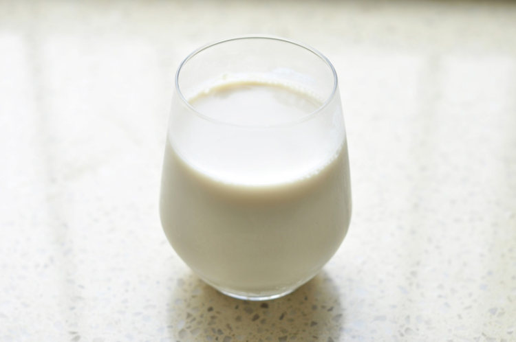 蓝莓香蕉燕麦豆乳步骤4