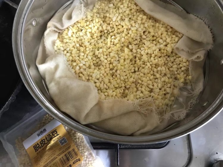 奶香绿豆冰皮月饼步骤1