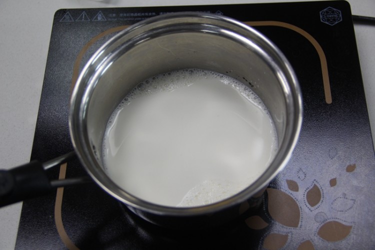 自制炼奶步骤2