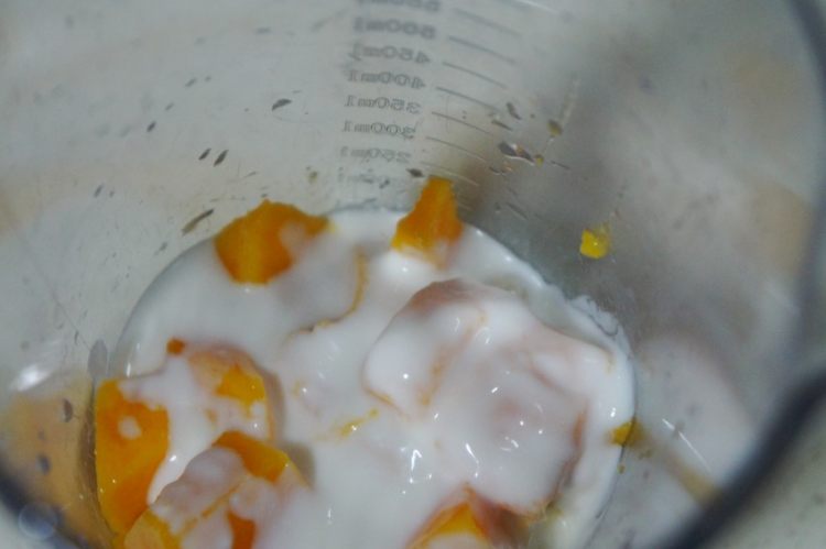 樱桃芒果双色思慕雪步骤4