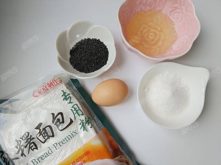 黑芝麻麻糬面包步骤1