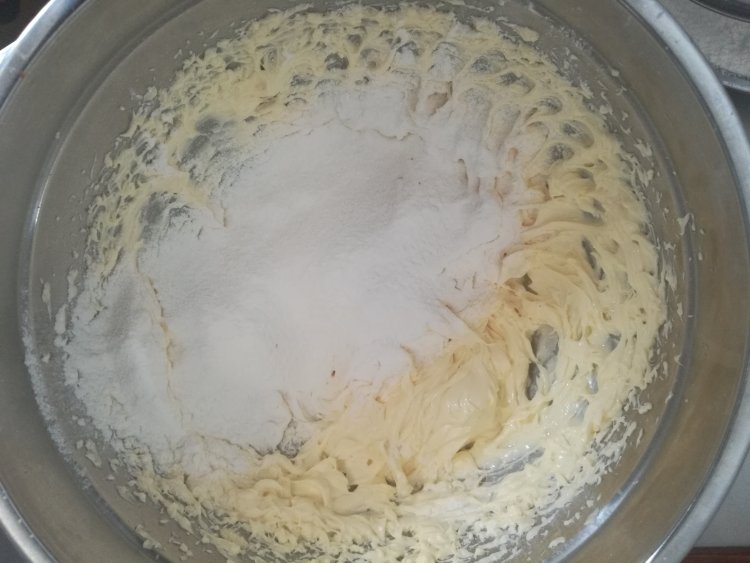 酥皮樱桃纸杯蛋糕步骤5