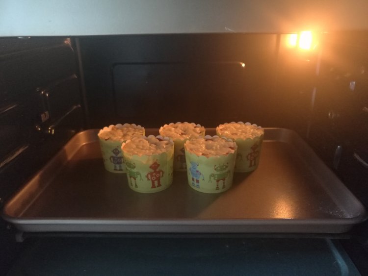 酥皮樱桃纸杯蛋糕步骤12