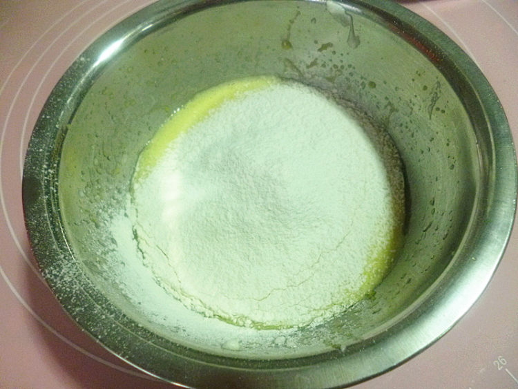 蔓越莓奶冻卷步骤6
