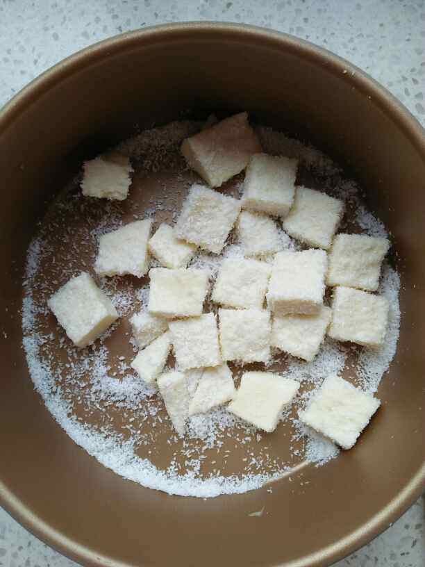 奶香椰丝小方块步骤10