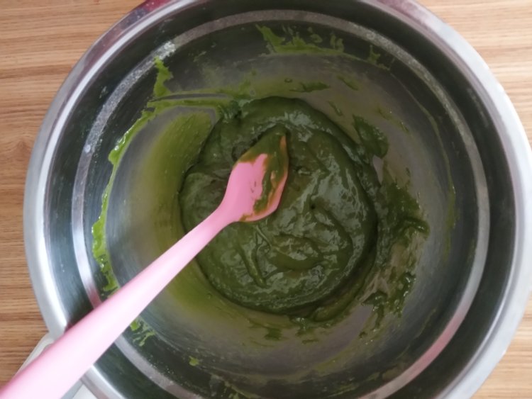抹茶戚风步骤10