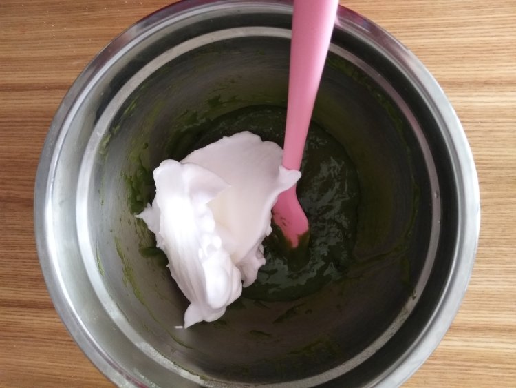 抹茶戚风步骤15