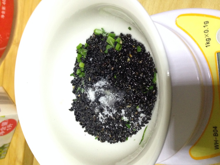 葱香黑芝麻甜味苏打饼步骤6