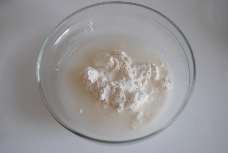 加州葡萄干豆沙凉糕卷步骤2