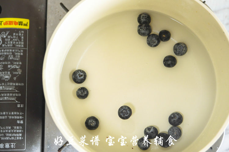 蓝莓炖雪梨步骤4