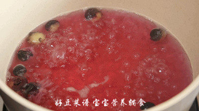 蓝莓炖雪梨步骤5