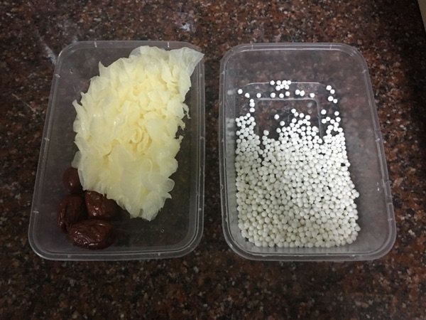 银耳西米露步骤1