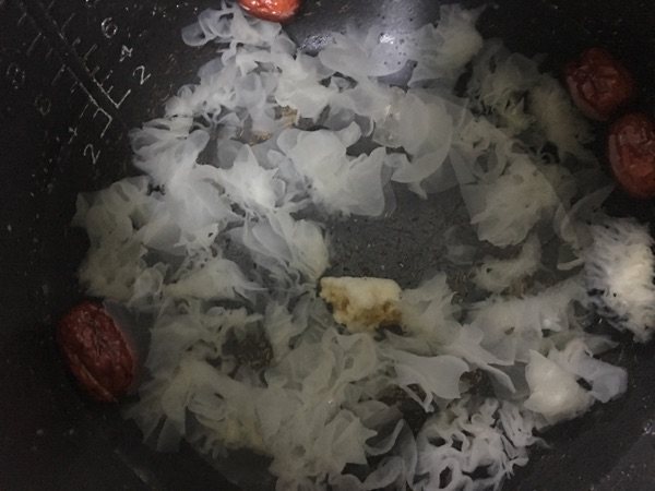 银耳西米露步骤4