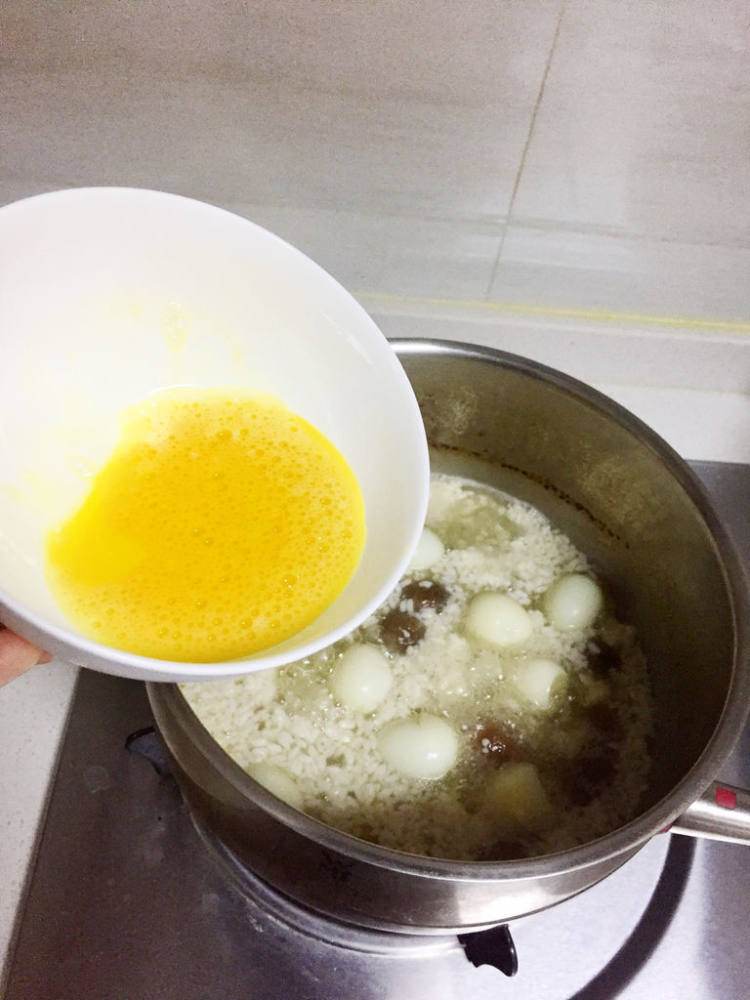 酒酿桂圆蛋步骤5