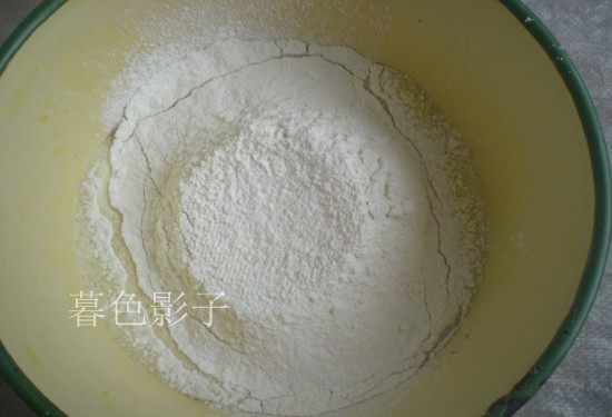 海绵8寸花色蛋糕步骤3