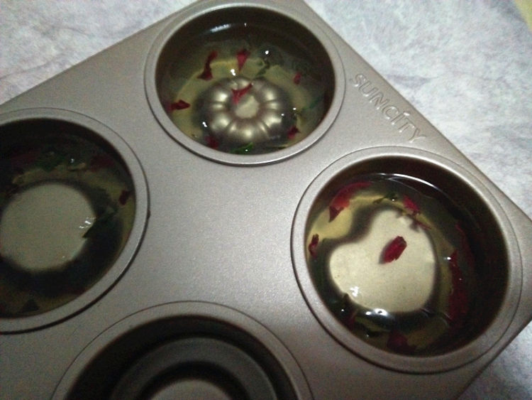 冰淇淋水晶果冻杯步骤8