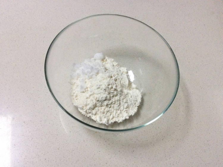 核桃花生坚果派步骤1