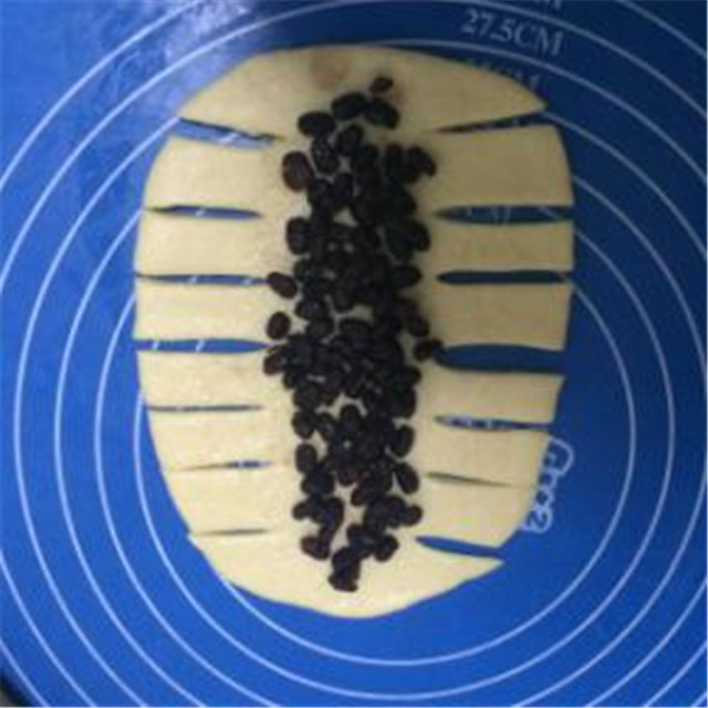 蜜豆餐包步骤5