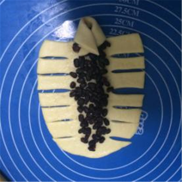 蜜豆餐包步骤6