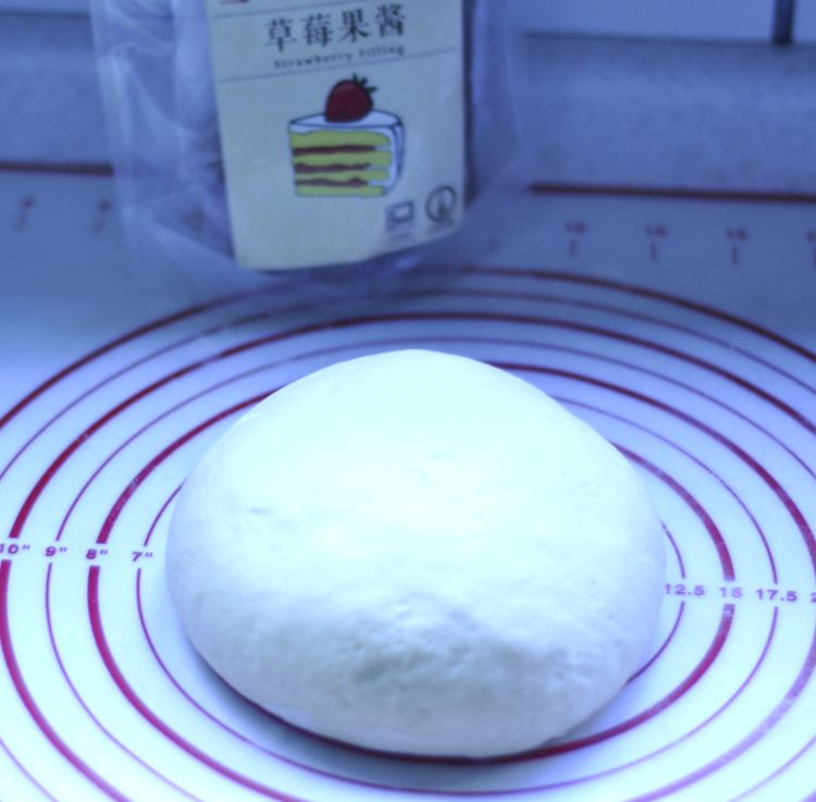 草莓果酱软欧包步骤4