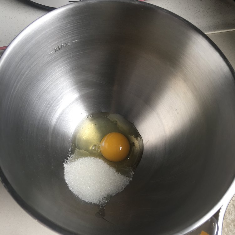 蔓越莓奶酪卷步骤2