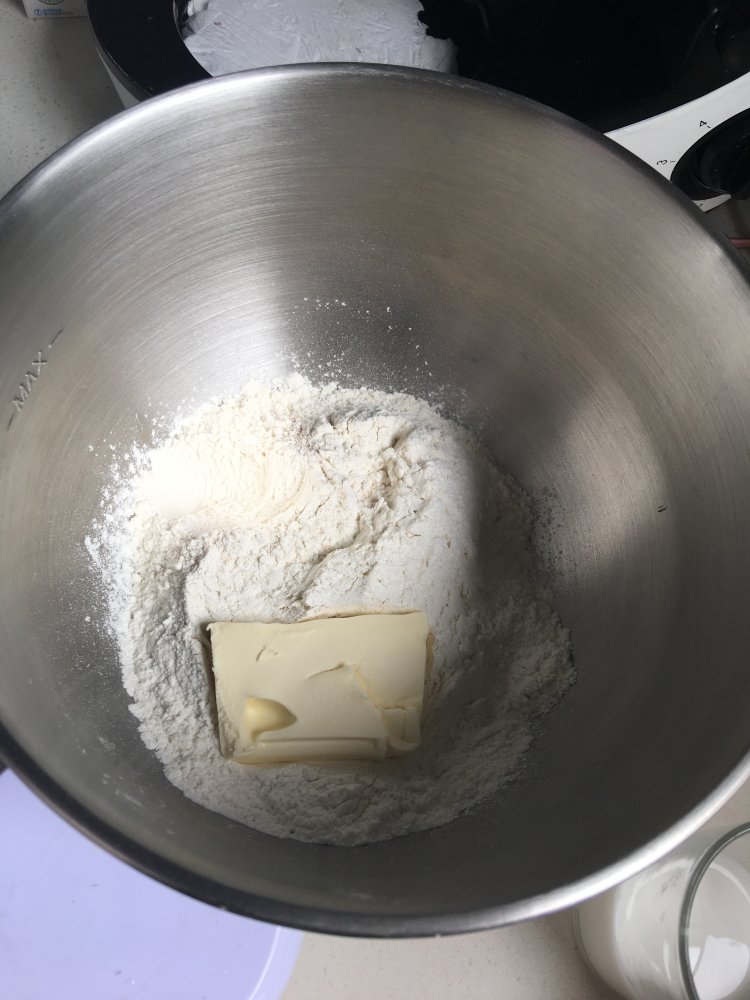 蔓越莓奶酪卷步骤3
