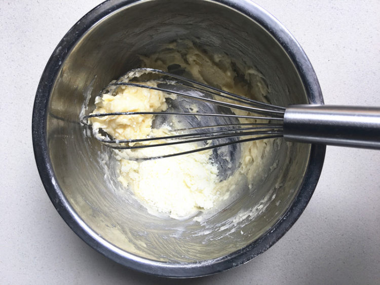 蔓越莓奶酪卷步骤9
