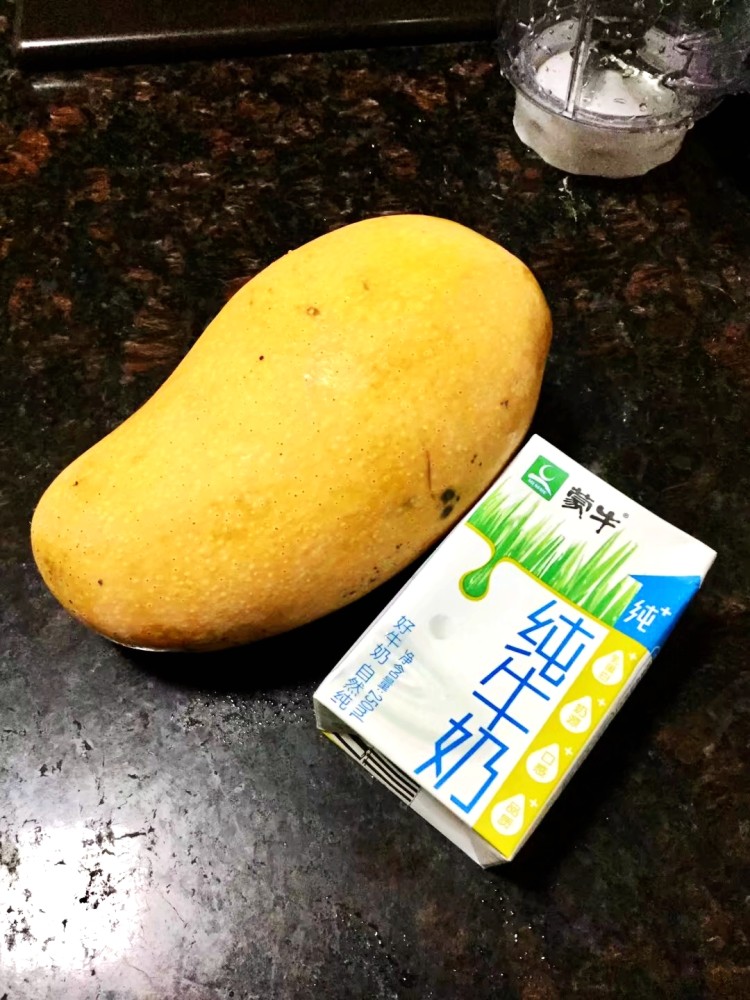 芒果奶昔步骤1