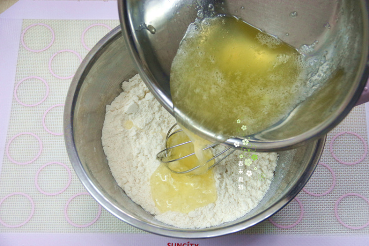 菠萝酱夹心费南雪步骤8