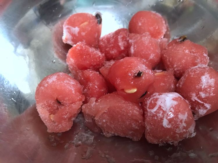 番茄西瓜球步骤3