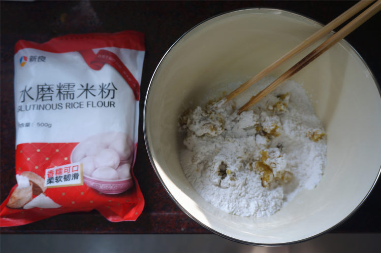 椰香红薯红豆糯米糍步骤3