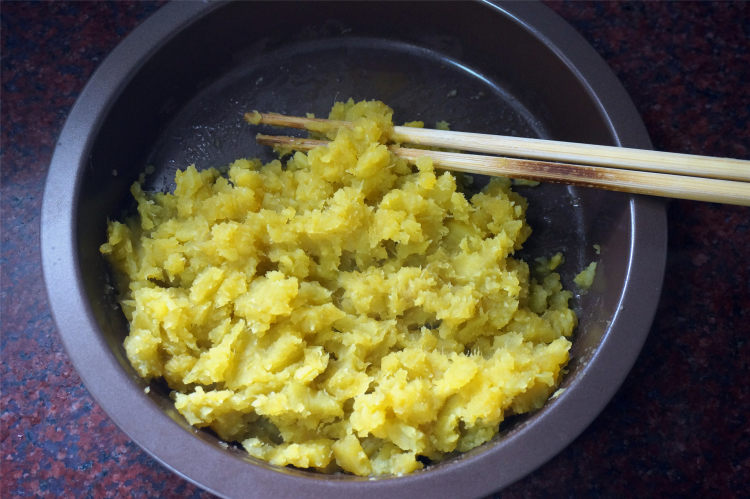 椰香红薯红豆糯米糍步骤2