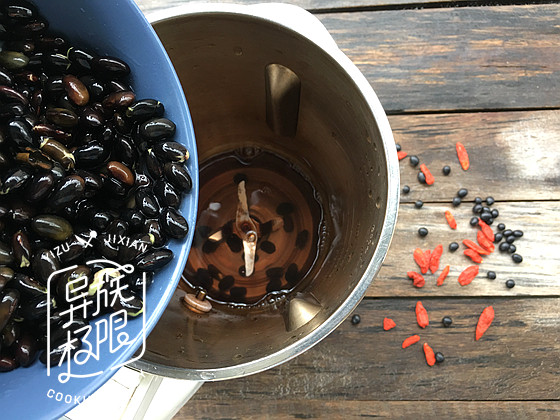 黑豆浆银耳步骤5